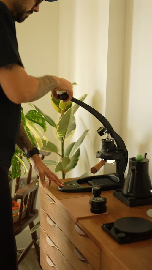 It’s all about the process ☕️

I’ve always loved the manual approach to brewing, slowing things down a bit and having full control over every shot.

That’s why the Flair 58 Plus 2 has become my go-to for espresso based drinks lately. Beautiful design, great workflow, and perfect for those summertime iced americanos.

@flairespressomaker