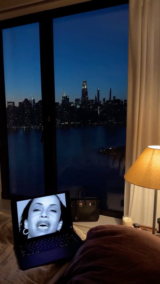 Sade boy forever 🎷#nycapartment #apartmentinspo #pinterestaesthetıc #interiors