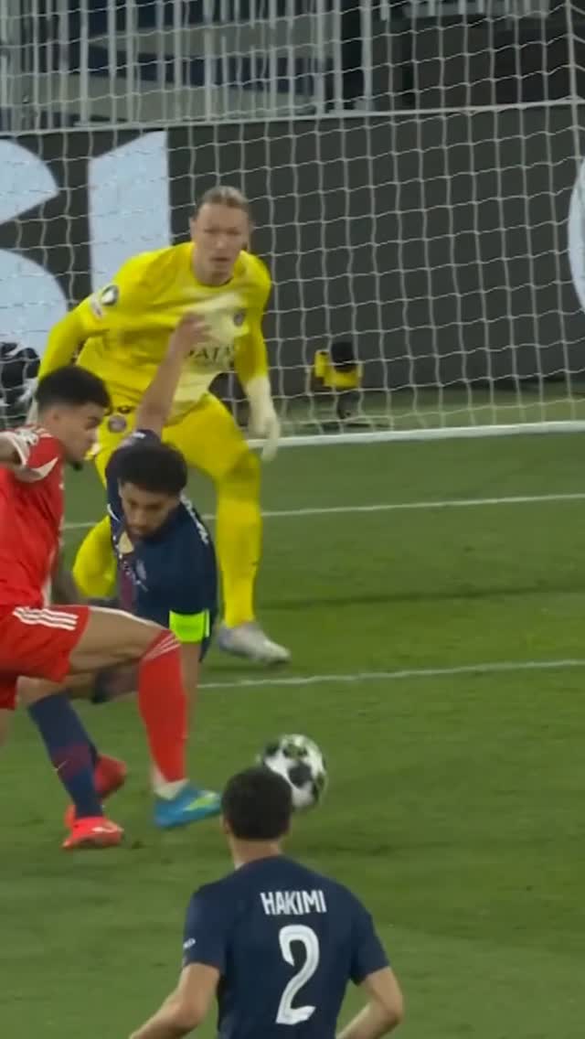 Luis Díaz masterpiece 🎨