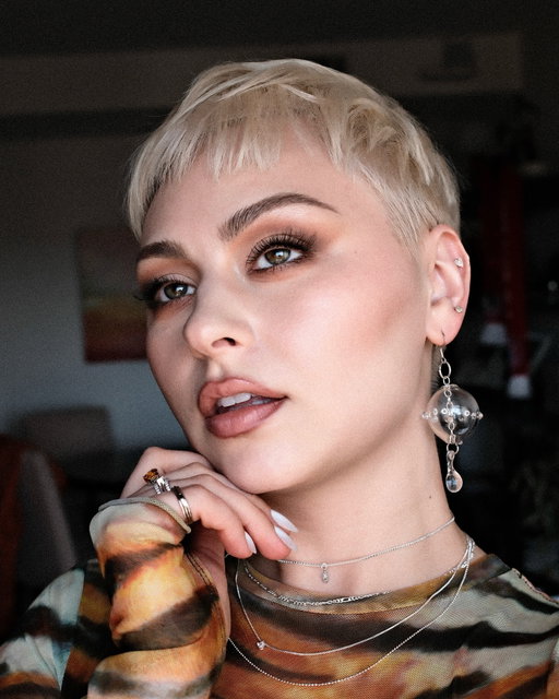 If you follow me on YouTube then you might know that the past few years have been a lot for me in the mental health category 🙂‍↔️ But I’m finally starting to remember how fun it was to just sit, do my makeup, and take selfies in the sun 🥹 It’s the little things. I’ve also realized how I can use like 300 different lip products to create THE EXACT SAME NUDE LIP EVERY SINGLE TIME ☺️ k bye luh u