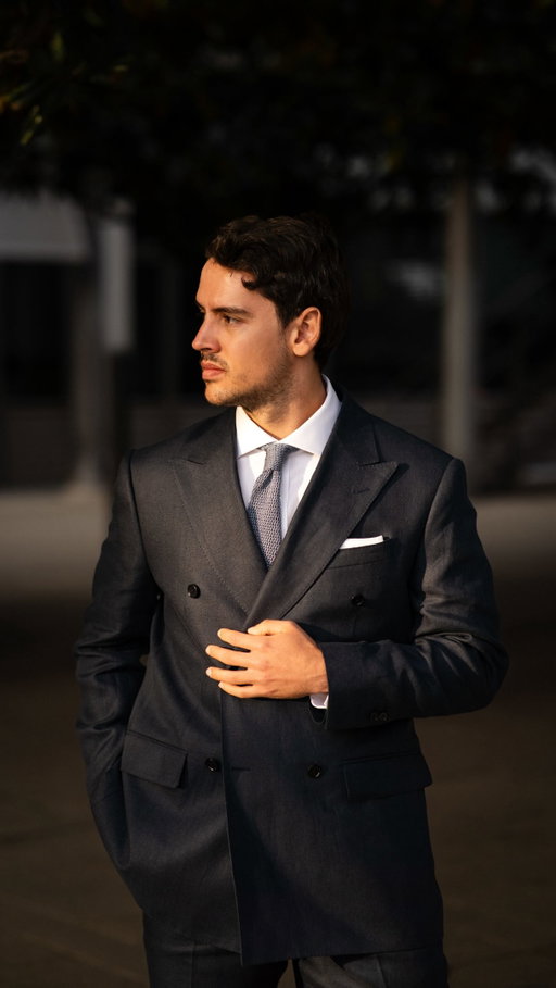 How do you choose the perfect suit? For me, it’s all about versatility first and foremost. [Ad] The @hawesandcurtisglobal 1913 linen collection blends lightweight comfortwith timeless tailoring, making it ideal for warmer days and the upcoming wedding season. I chose the Navy Double Breasted Suit because I can wear the pieces separately and style it casually, but they’re smart enough for a more formal occasion when I throw a tie in! I appreciate the premium craftsmanship, which they offer at an exceptional price point, making it a no-brainer!
-
-
#hawesandcurtis #doublebreastedsuit #linensuit #suitedup