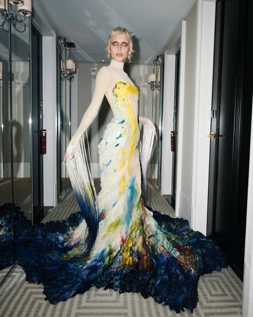 ♥️
styled by @jaredellner 
designed by @MiguelCastroFreitas @muglerofficial
dress hand painted by @AnnaDellerYee
styling assisted by
@maya_sauder
@brookefigler 
hair by @samiknighthair
makeup by @lilly_keys
nails by @tombachik
bleach by @anthonyvincenttt
cut by @fabulousfrank
hair assisted by @jgrajedastyles
makeup assisted by @getglambymaya
photos by @ryanlowry