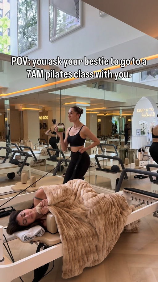 I will never say no to @kateturner for a Pilates class at @reformingpilates 🧘🏻‍♀️

The @lolablankets was an absolute must for ultimate coziness 🥰 

#traveleengurl #thingstodoinnyc #pilates #reformingpilates #lolablankets