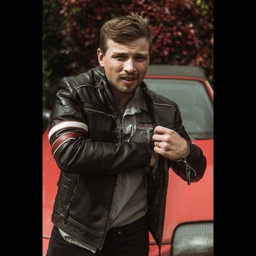 Your local mechanic — brought to you by Reto

#photographer @retosterchi 📸
#lovelove