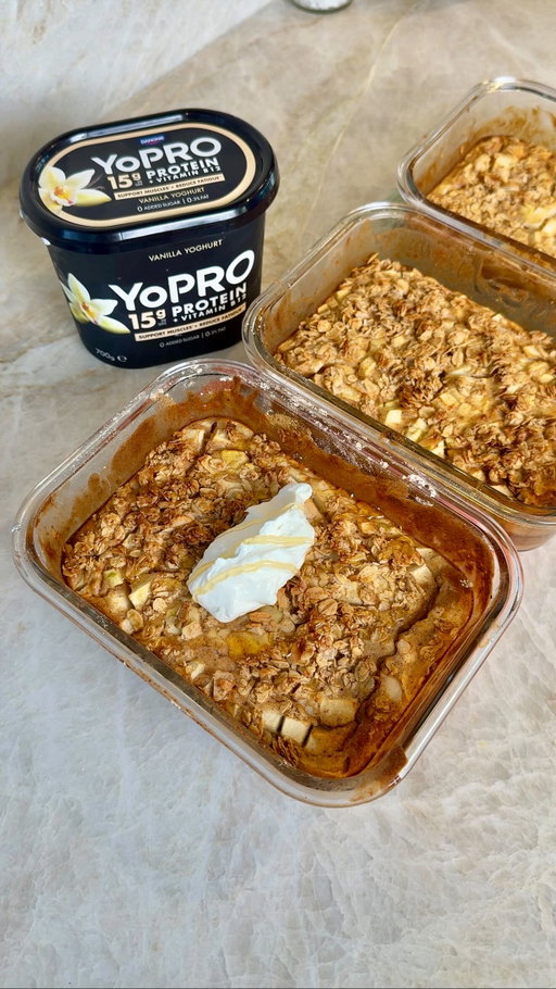 Apple Crumble Pancake Bowls using @YoPROAU vanilla yoghurt 🍏
YoPRO supports muscles and reduce fatigue with 15g of protein and Vitamin b12*
Recipe (Serves 1)
Pancake: 1 egg, 100g YoPRO Vanilla yoghurt, 40g plain flour, 70ml milk, ½ tsp baking powder, 1 tsp cinnamon, 1 tsp maple syrup, 1 small green apple diced, pinch of salt.
Crumble: 2 tbsp rolled oats, 1 tsp honey, ½ tsp cinnamon, 1 tsp melted butter
Method
1. Preheat oven to 175°C
2. Whisk together egg, yoghurt, flour, milk, baking powder, salt, cinnamon and honey until smooth
3. Pour into a small oven-safe dish, stir most of the apple through and scatter the rest on top
4. In a bowl, mix crumble ingredients until oats are coated, sprinkle over the top of the mixture
5. Bake 25-30 mins or until set and golden
6. Serve warm with an extra dollop of YoPRO yoghurt and a drizzle of maple syrup
*Disclaimers: Good source of protein, which contributes to the growth of muscle mass. Vitamin B12 contributes to the reduction of tiredness and fatigue. When consumed as part of a healthy, varied diet
#AD #YoPRO #FeedYourProgress #AppleCrumble #MealPrep