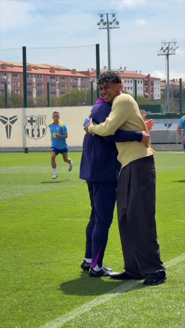Business man Lamine Yamal stopped by training today ahead of El Clásico.