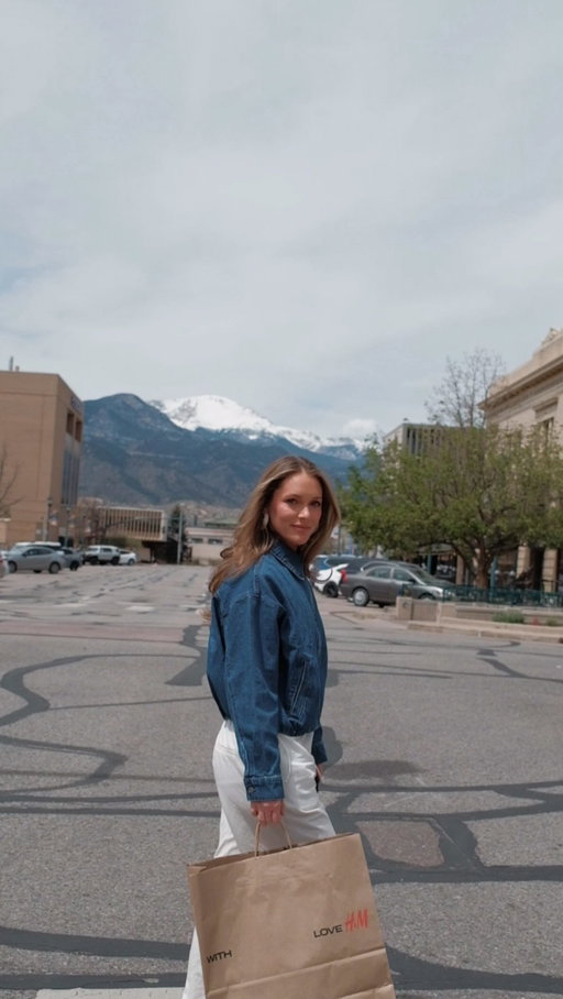 @hm is reopening in Cherry Creek Shopping Center and you won’t want to miss opening weekend! Get 15% off your purchase through Sunday May 24th. The first 100 people in line will get a gift card up to $200 USD. It will be packed with all day fun including a live DJ, photo opportunities, custom hat bar, sweet treats and other exclusive giveaways while supplies last! 

📍3000 E 1st Ave Denver, CO 80206
🛍️ MAY 21ST @ 11AM

I hope to see you guys there! 🤍
#HM #AD