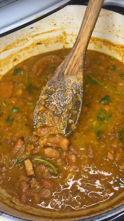 Traditional Puerto Rican Beans Recipe 🇵🇷

* 1c pinto beans
* Quality smoked ham
* Tocino (salted pork fat)
* 2 small farm tomatoes 
* Fresh sofrito, 2 culantro, 6-8 garlic, 4 aji dulce, half small onion
* 10c water
* 1tsp annato powder or packet sazon
* 2 capsule apple cider vinegar 
* 1 bay leaves 
* 1tsp oregano 
* Salt to taste the end

Beans are ready when it’s soft/firm took almost 3 1/2hrs. Low and slow is the best beans! That’s how Puerto Rico makes there beans without pressure cooking. Low and slow 🫶🏼🇵🇷