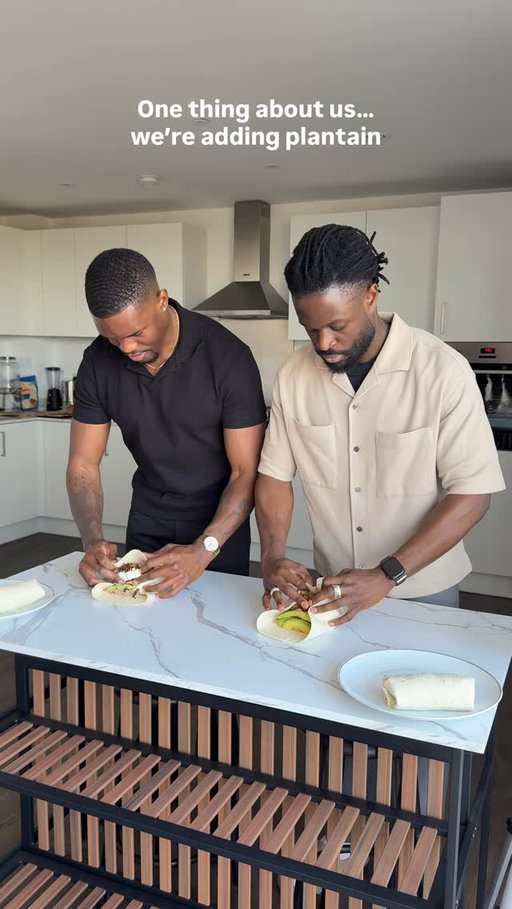 BURRITOS 🇯🇲🌯🇳🇬🔥 

Two plantain lovers stepped into the kitchen and this happened 😮‍💨

Jamaican-style: rice & peas, jerk king oyster mushrooms, fried plantain, coleslaw + lime avocado

Nigerian-style: jollof rice, suya mushrooms, stewed black-eyed beans, fried plantain, coleslaw + avocado

#burritos #plantain