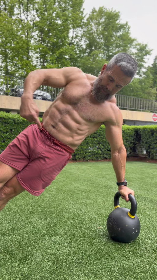Shredding the Ice Tray Year Round. No gear, no peptides, and no TRT…ever🧊

Workout fueled for the last 4 years by the cleanest and best tasting supplements you can buy @transparentlabs Check my Stack in my bio link if you want to level up🫵🏼

⚠️Make sure you don’t tip the kettle over. Dumbbell may be subbed. Balance is paramount‼️

#coreworkout #obliques #consistency