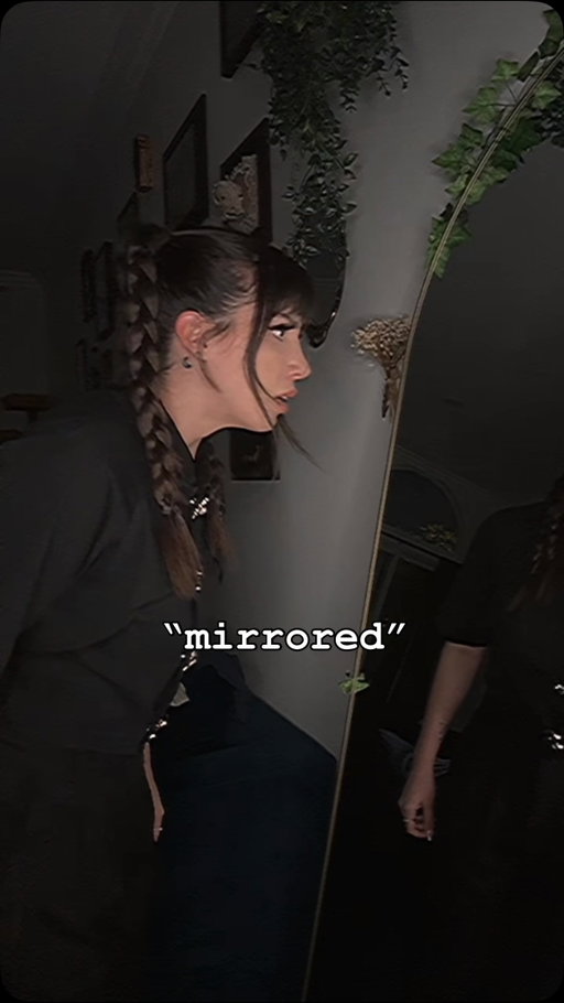 “mirrored” with @spangerlookrey 🪞

#analoghorror #uncanny #weirdcore #haunting