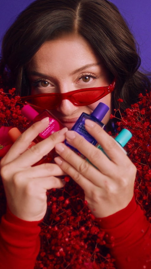 Trop contente de vous partager ce nouveau projet avec @rogergallet ! 🌼💫✨

4 Nouveaux Parfums Intenses qui sentent hyper bons et tiennent sur la peau toute la journée… j’espère que vous aimerez ces petites pépites autant que je les aime 😉😍❤️