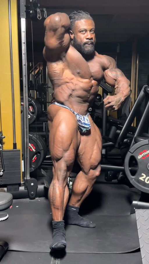 .
Flexing my Abs & Thighs at 29 days out. 

We are one day away of being 4 weeks out of @ifbb_pro_league France Pro 2026. 👑

Powered by:
@williambonacsignature 
@gym80international 
@limitlessbiochem 
@suesue8779 
@candrick29 
@bossofoutlaw

@limitlessbiochem - Bonac10

#bodybuilding #gym80 #limitlessbiochem #williambonacsignature #ifbbproleague