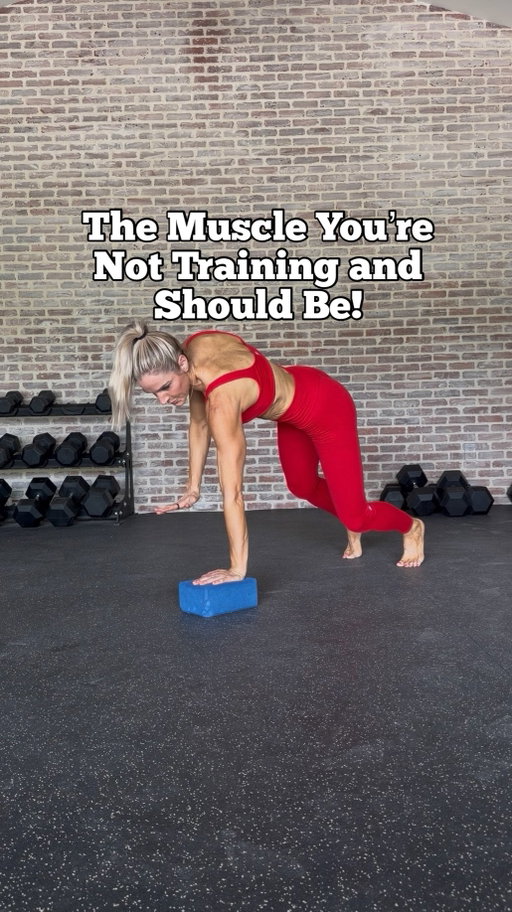 The muscle you are not training but need to 👀
The serratus anterior is the missing piece for so many women dealing with rib flare and slow DR progress and honestly it does not get nearly enough attention.

🚨 Last Day- My DR Core Guide is 30% off right now with code LOVE! 13 education modules and 45 progressive workouts to fix your core. I cover this in the guide in detail as well!

Type LOVE for the sale details!

Alright, back to business, here is why it matters. Training the serratus anterior helps improve rib cage position and breathing mechanics which allows your core to manage pressure better SO your abdominal wall can actually regain tension during diastasis recti recovery. 

Basically, your ribs need to be able to move and be in the right place for everything else to work and the serratus helps get them there!

Rib flare is not just a posture thing. It disrupts your diaphragm, messes with your pressure management and stalls your DR healing. It’s why I have a whole section on my DR guide on rib flare including serratus anterior moves. 

So if you have been doing all the right things and still not seeing progress this might be your missing piece.

I show 4 moves to train it AND get those ribs moving and back into position here. Ps- if you are an ab gripper, that’s where you’re gripping your upper abs and ribs that’s not useful either so we will discuss that another day 🤪

And if your struggle with the basics of even breathing and bracing type SUPPORT for my free breathing series!
