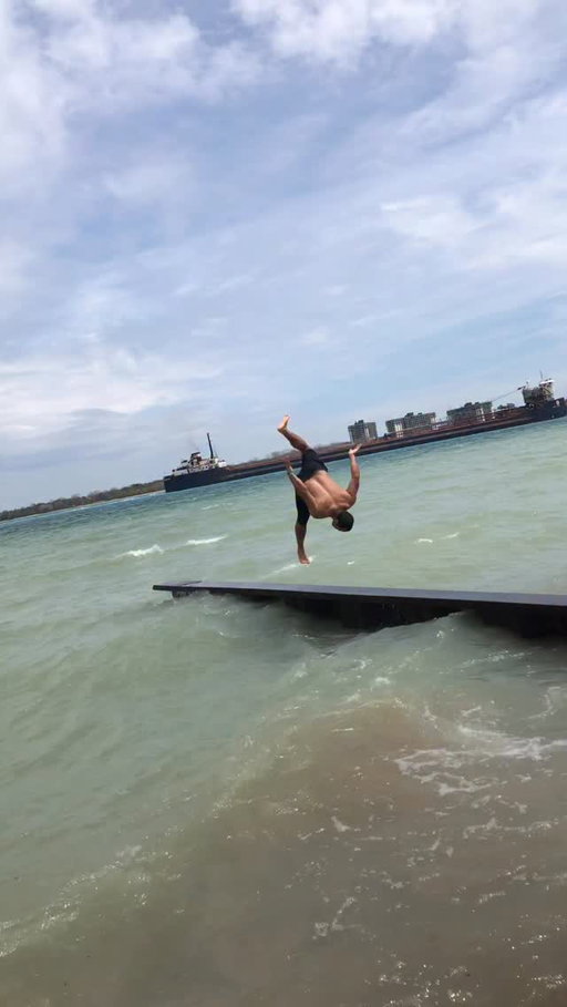 Throwback Thursday 

#Throwback #Flips