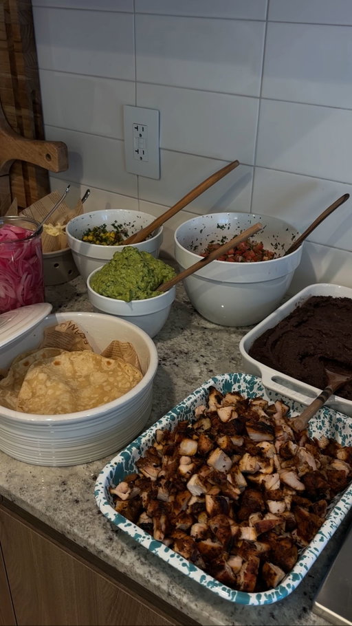 There’s no so thing as TOO much for taco night

#tacos #taconight #dinnerparty #dinnerpartyideas #hosting