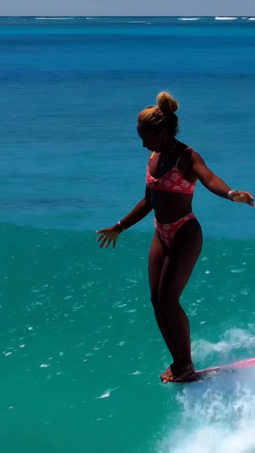 Loving my time down here in Mazatlán surfing the left at Los Pinos…but In desperate need of some right hand waves ASAP … 😭🥺
But in the meantime make sure to check out my new bikini collab with @playsaltyapparel .. link in my bio to grab this beautiful “Tropics” suit ❤️❤️🌺
.
.
🎥: @surffilming 
.
.
#surfergirlstyle #representation #surfvideo #tropics #waikiki