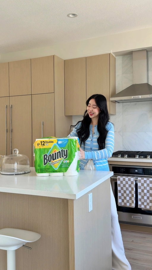 WE SAID CLEANMAXXING 🥹

When your parents-in-law are about to come over in a few hours, bounty is the ONLY paper towel I trust. Hosting for asian heritage month started messy but ended up perfect! 👏🏻

WHAT IS YOUR GO TO DISH WHEN HOSTING?? 

-

#cleaning #asianfood #cooking #bountypartner @bountypapertowels
