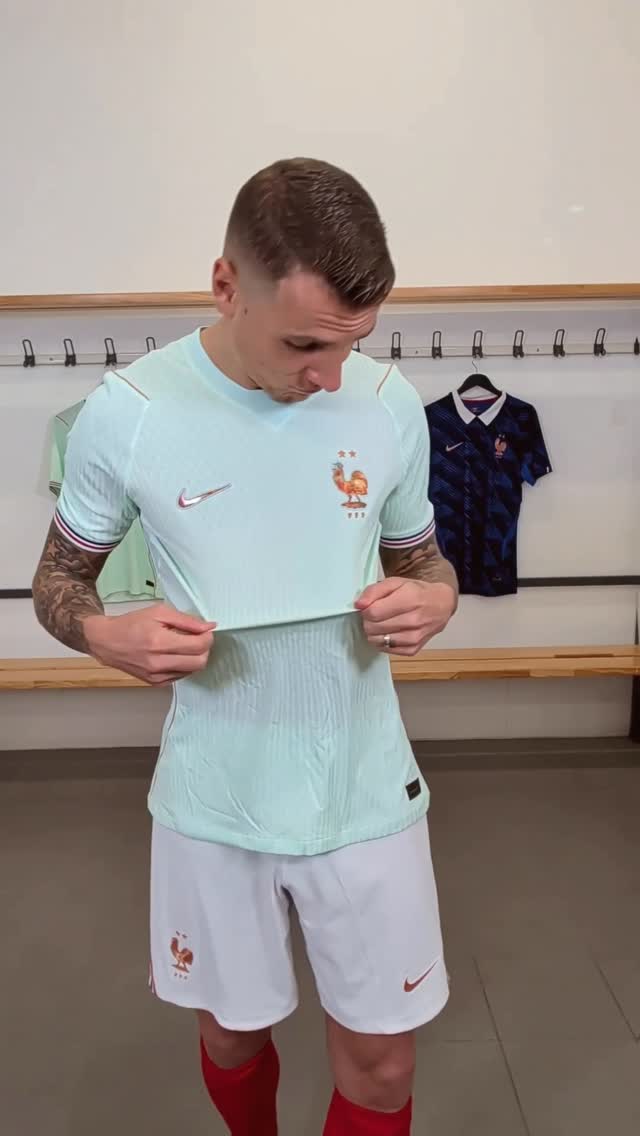 𝙊𝙪𝙩𝙛𝙞𝙩 𝙚𝙣 𝙥𝙡𝙖𝙘𝙚 🤌👕

🔜 Direction la finale d’Europa League pour @lucasdigne et Aston Villa.

Outfit ready, Lucas Digne and Aston Villa are heading to the @europaleague final.