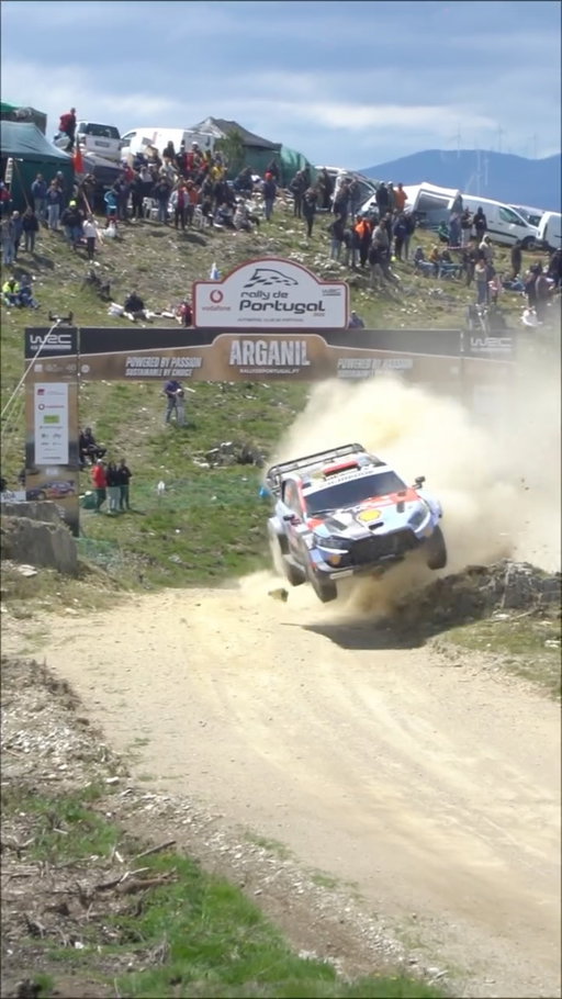 Takes more than a rock to stop Dani Sordo 👀

#WRC | #RallydePortugal 🇵🇹