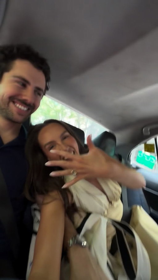 The sweetest proposal in Central Park then hopped into a taxi to celebrate!!! He had a day planned full of surprises 🥹🚖🏙️🤍🗽🤏🏻