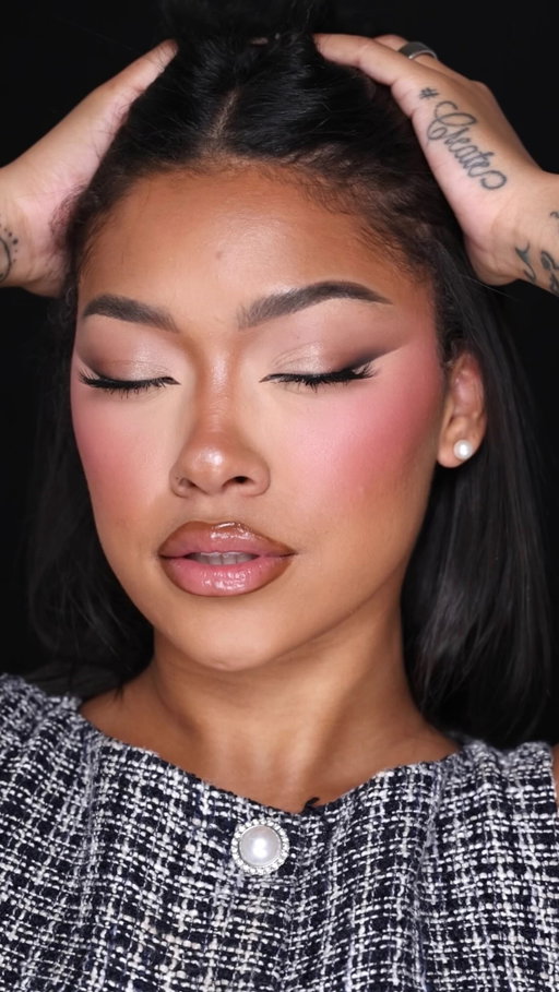 ALL I NEED IS A BRUSH AND A PALETTE 💋🧚🏾‍♀️ 
-
-
- #makeuptrend #makeuptransition #makeupinspo 
-
-
-
-
-
- business inquiry leilanigreen@portraitmgmt.com