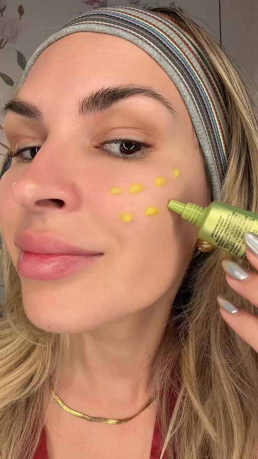 Je ne vous ment pas, je l’ADORE !! 💗 tellement contente de collaborer avec @arencia_global pour vous montrer mes résultats du ARENCIA VITAMIN C BOOSTER SHOT maintenant disponible sur Amazon ! *lien en bio
#skincare #arencia #vitaminc #hyperpigmentation #sephora
