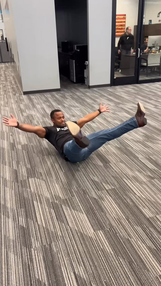 We think this is easierharder than it looks? 😅

s/o @lift.withtara for the 🔌

#situp #challenge #officelife #1stphorm