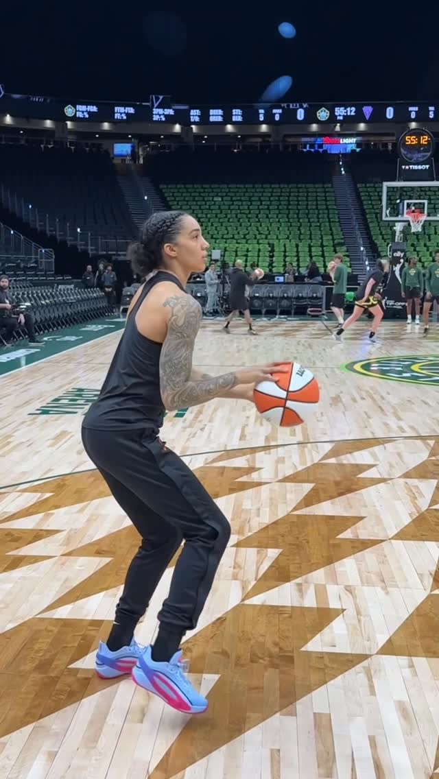 WNBA All-Star and 2025 steals leader Gabby Williams gettin’ shots up ahead of her regular-season debut with the @valkyries 💪

GSV-SEA I ION I WNBA Tip-Off 2026 presented by @carmax