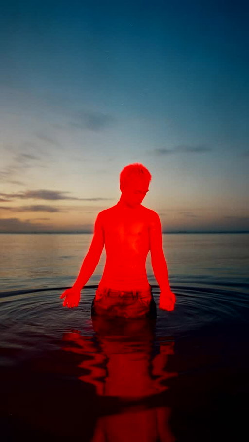 Drowned in red

#cinematic #filmphotography #lighting #editorial