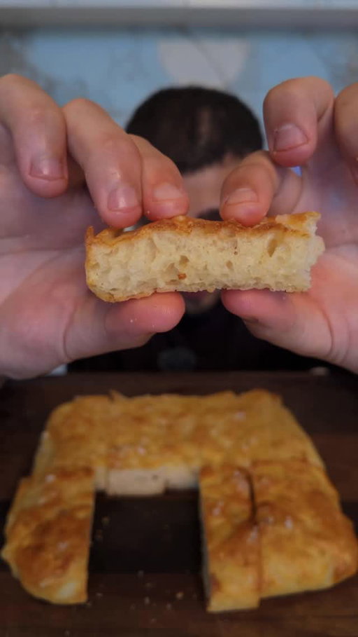 The quickest and easiest method to make bread 🍞 

300g bread flour
3.5g instant yeast
4.5g cooking salt 
280ml water

#food #foodhacks #recipe #cooking baking