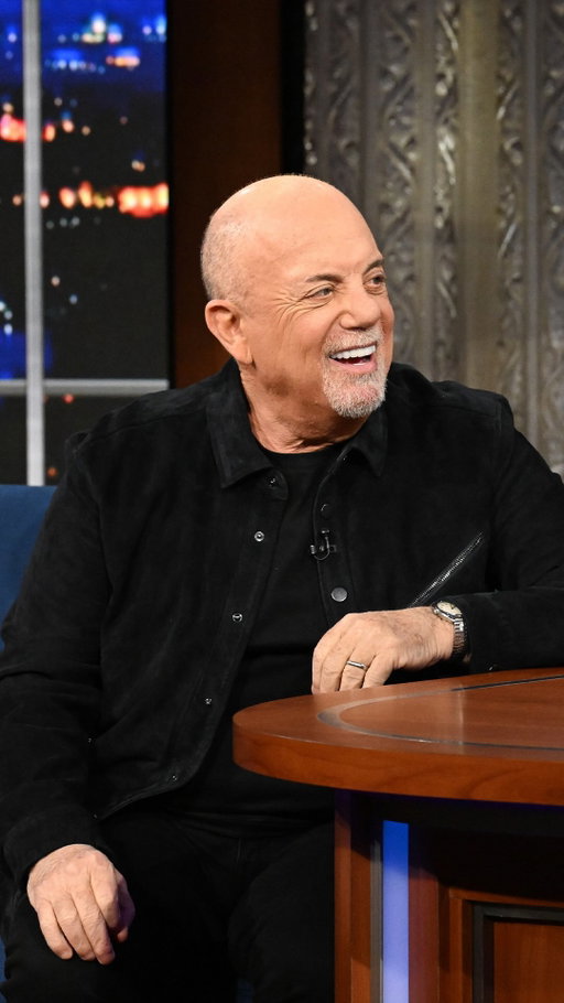 @billyjoel takes a win-win approach to his shows’ front-row seats!

#Colbert #BillyJoel #HBD