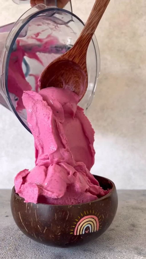 Looking for Mothers Day breakfast idea? How about making your mum a delicious smoothie bowl! 🫶🏼

To make the same smoothie bowl place in your high speed blender 
2 tablespoons coconut yoghurt in vanilla flavour
2 frozen bananas 
1/4 frozen pink pitaya 
6 frozen strawberries 
1/3 cup plant based milk
.
Enjoy 💕
.
.
.
#smoothie #smoothies #pinkpitaya #easyrecipes #smoothiesofinstagram