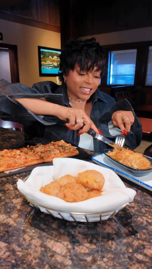 National Moscato Day + Mother’s Day in the same weekend = all roads lead to @redlobster for a glass of @sevendaughterswines by @tarajiphenson 🦞🥂