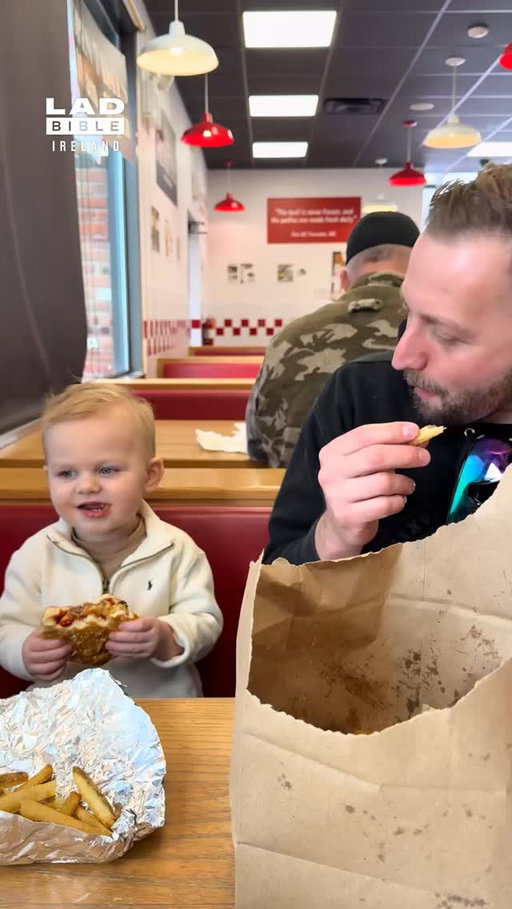 Actual footage of me in the chipper after a night out 🍔⁠
⁠
🎥 kayfico⁠
⁠
#Ireland #irish #trending #irishhumour