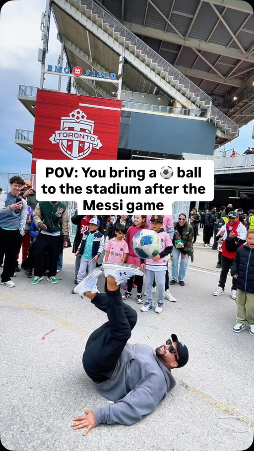 Only at a football match can something like this pop off!! @avalosfreestyle 

Follow to see more 👀 @fanfirstfooty @heresjohnnyrobbo @fanfirsttfc 

World Cup vibes are starting to be felt in Toronto 🇨🇦🇬🇭🇵🇦🇩🇪🇧🇦🇨🇮🇸🇳🇮🇶

#footy #torontosoccer #messiskills #torontofc #worldcup2026