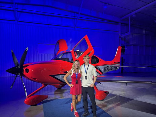 Introducing N892DB (SR22T G7+)! Incredible experience taking delivery in Knoxville, TN! Thank you @cirrusaircraft and @pilotemmie for the amazing reveal. Fun couple days of training with @sethfullerton_ before the journey west! #cirrus #generalaviation #SR22T #g7+ #knoxville