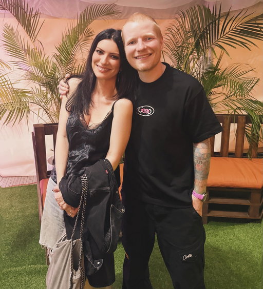 Acabo de ver el bellísimo concierto de Ed en Santo Domingo. ¡Ahora me toca a mí!
Les espero para cantar todas mis canciones más famosas y seguir rindiendo homenaje a los cantautores españoles y latinoamericanos 💚
Y… una sorpresa 😍
#YoCantoWorldTour

@teddysphotos