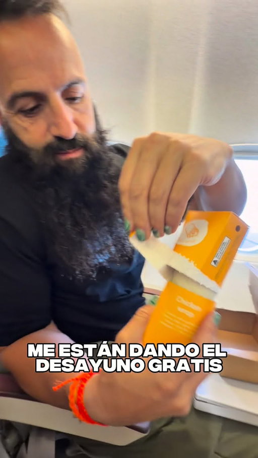 Que poco hace falta para hacerme feliz a las 6 de la mañana… Etiqueta a las aerolíneas que no te dan ni agua en Europa para que se pongan las pilas