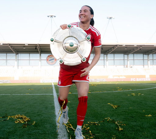 Ein Schuss, ein Tor, die Bayern ⚪️🔴🏆