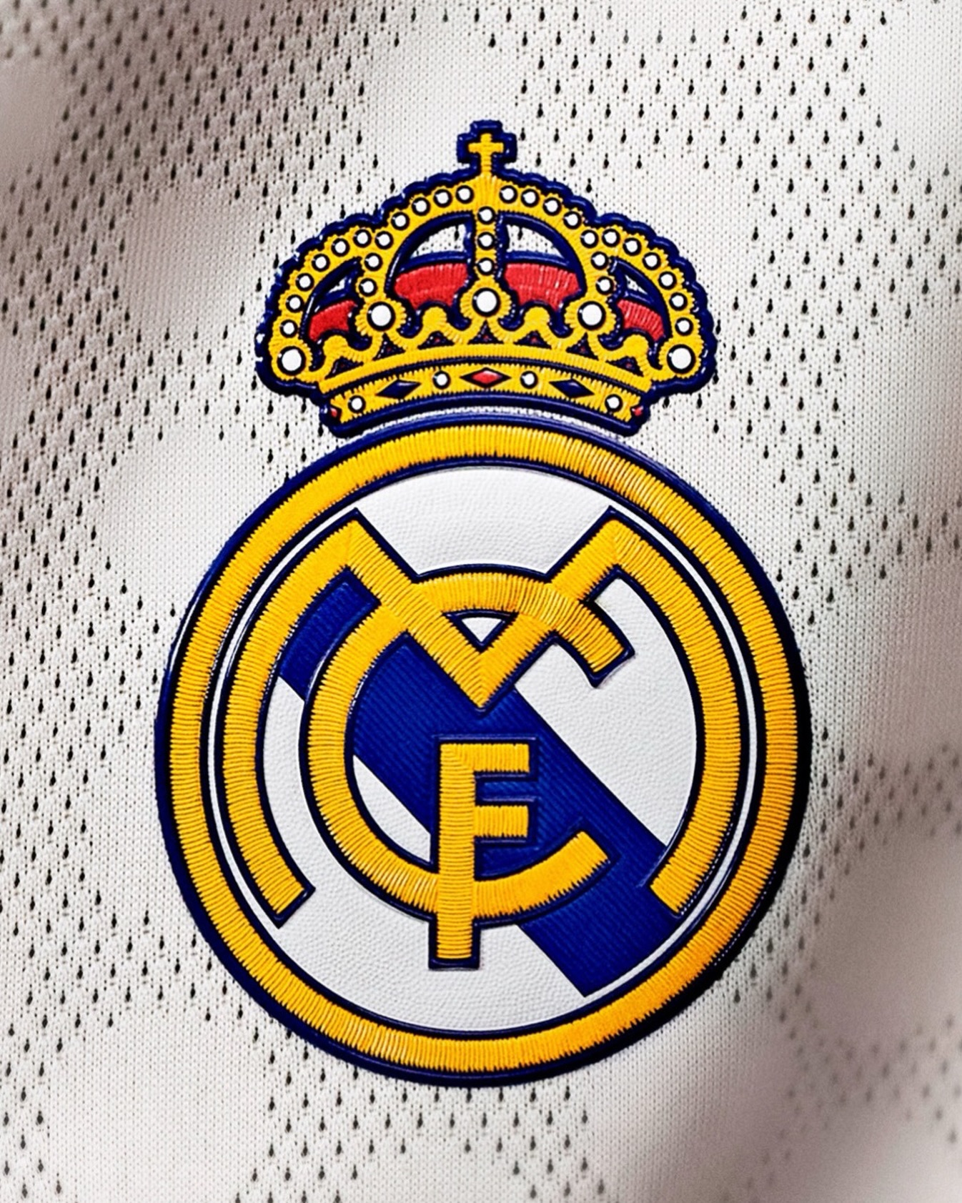COMUNICADO OFICIAL
El Real Madrid C. F., su presidente y su Junta Directiva lamentan profundamente el fallecimiento del padre de Hansi Flick, entrenador del F. C. Barcelona.
El Real Madrid quiere expresar sus condolencias y su cariño a sus familiares y a todos sus seres queridos. Descanse en paz.
-
Real Madrid C. F., its president, and its Board of Directors deeply regret the passing of the father of Hansi Flick, coach of F. C. Barcelona.
Real Madrid wishes to express its condolences and affection to his family and all his loved ones. Rest in peace.
#RealMadrid