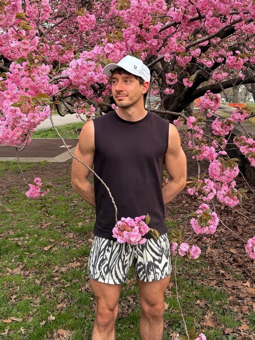 Everything’s better with a British accent. Well, I’m inclined to agree! 🙆‍♂️⁣
⁣
#ootd #mensoutfits #mensfashion men’s spring outfit ideas, New York in the spring