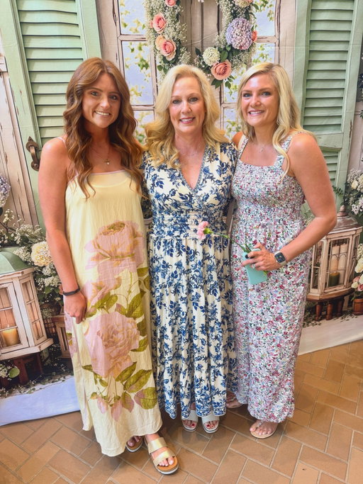 HAPPY MOTHER’S DAY 🌸 to my amazing mama and sister! I love yall so much!! Thank you for everything you do!! #mothersday #love #mom #sister