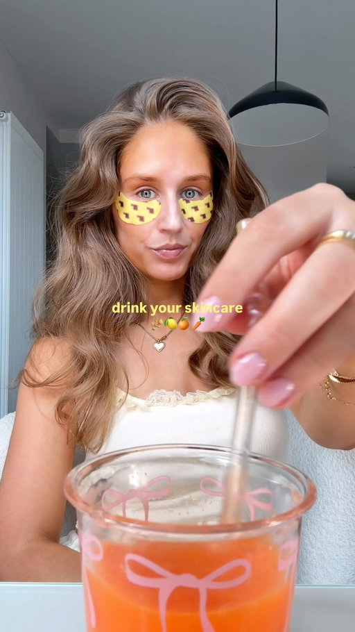 retinol juice 🫚🍋🍊🥕

going to be a carrot juice summer 🤭

#skincare #carrotjuice #clearskin #glowingskin #glowup (ib: @aishapotter)