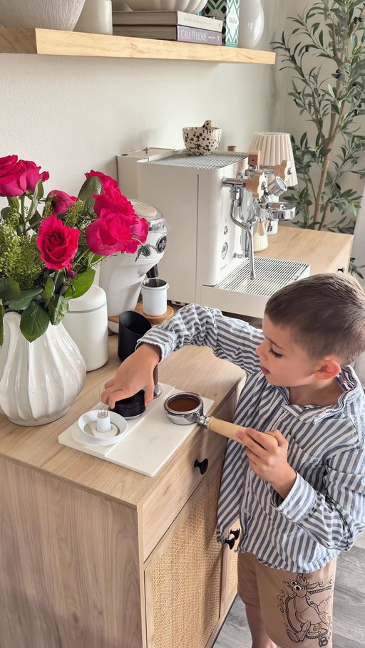 Every mom deserves her own tiny barista☺️💗

#mothersday #coffee #homebarista #coffeeholic