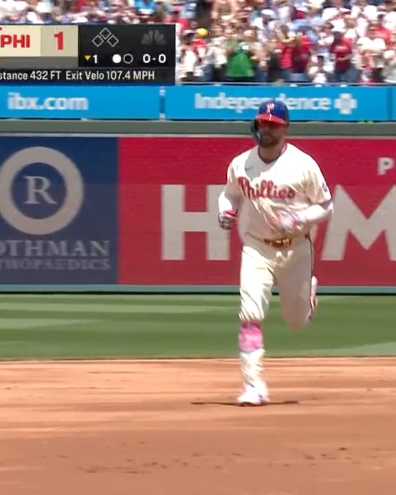 Kyle Schwarber and Bryce Harper go back-to-back! Schwarber's homer is his 15th to tie Aaron Judge and Munetaka Murakami for the MLB lead