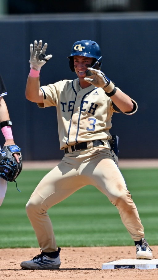There it is!! @carsonkerce gets a hustle double for his program record-tying 27th of the season! He’s tied with Jay Payton (1994) for the most doubles ever hit in a single season 

He scores Schmidt. Jackets by 6

📺 ACCNX
#StingEm🐝 x #WreckHavoc