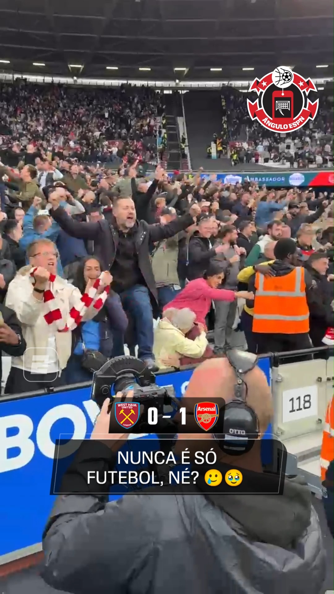 A GENTE AMA ESSE ESPORTE!

O @j.castelobranco flagrou essas duas torcedoras muito emocionadas com o gol anulado do West Ham. O Arsenal marcou o gol da vitória no final do jogo. Pouco depois, o West Ham fez um também, mas o árbitro anulou por falta no goleiro.

Assista a Premier League AO VIVO na ESPN pelo Plano Premium do #disneyplus

#FutebolNaESPN #Arsenal #PremierLeague