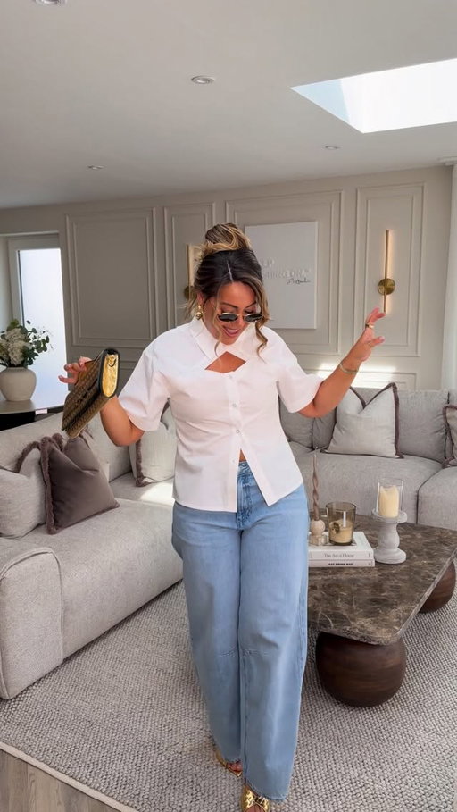 Something about a white shirt, jeans & a coffee in hand just makes you feel like you’ve got your shit together 🤍✨ 

@spacegoods mushroom blend alwayssss 🍄 
Code “SOPH” for 20% off sitewide.

Comment with the word “LINKS” so I can send you links & sizes 😘 ad