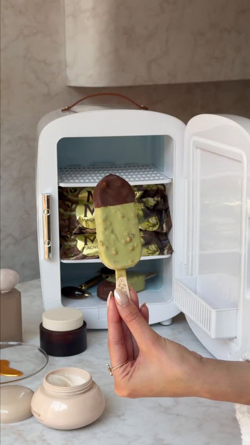 If it’s not delivered like this, I don’t want it 🙋‍♀️ #magnumcannes